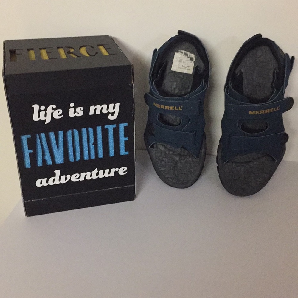 Great condition Merrell 45* sandals